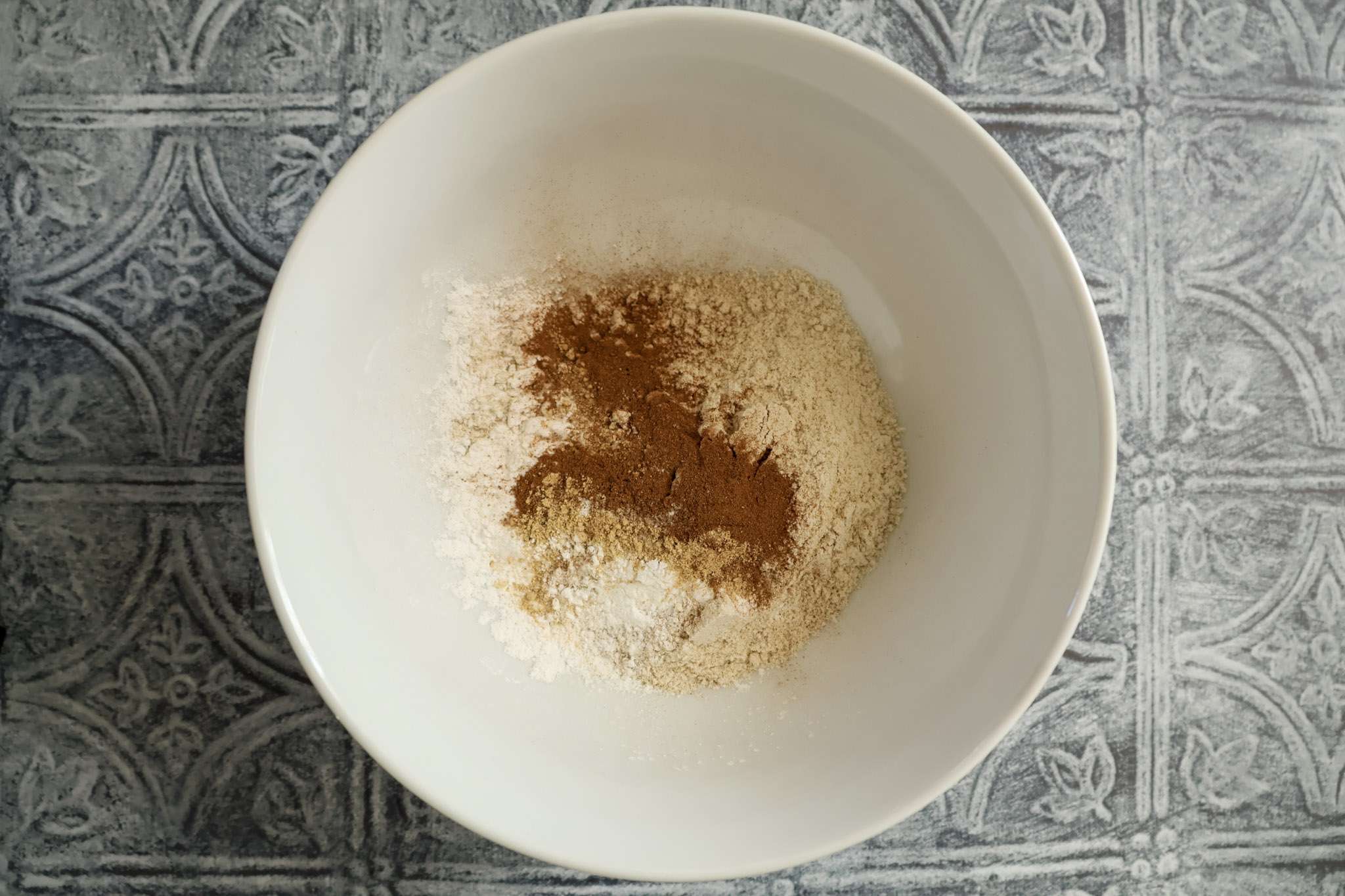 dry ingredients for apfelringe in a white bowl