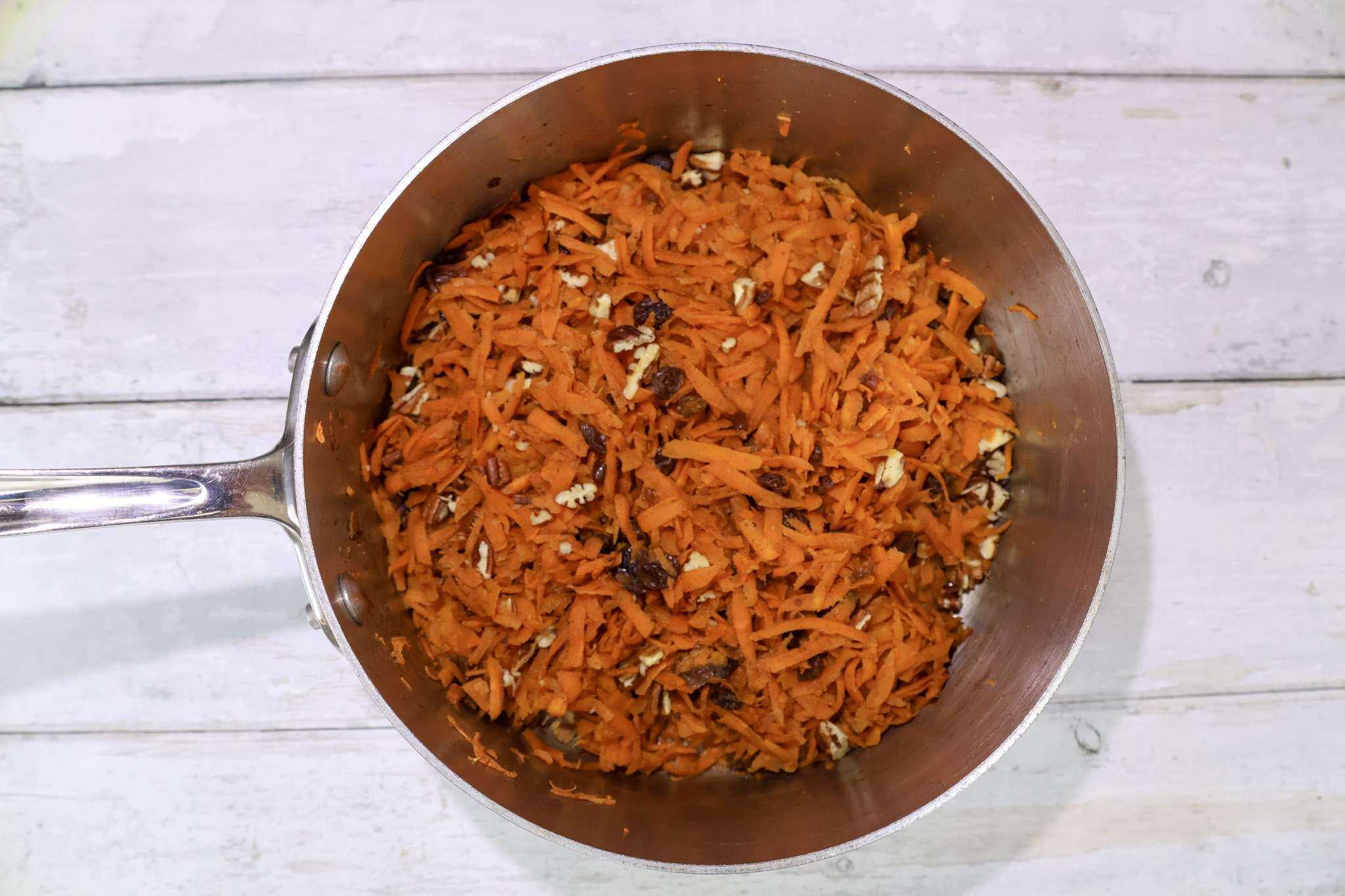 Cooked filling for carrot cake crepes